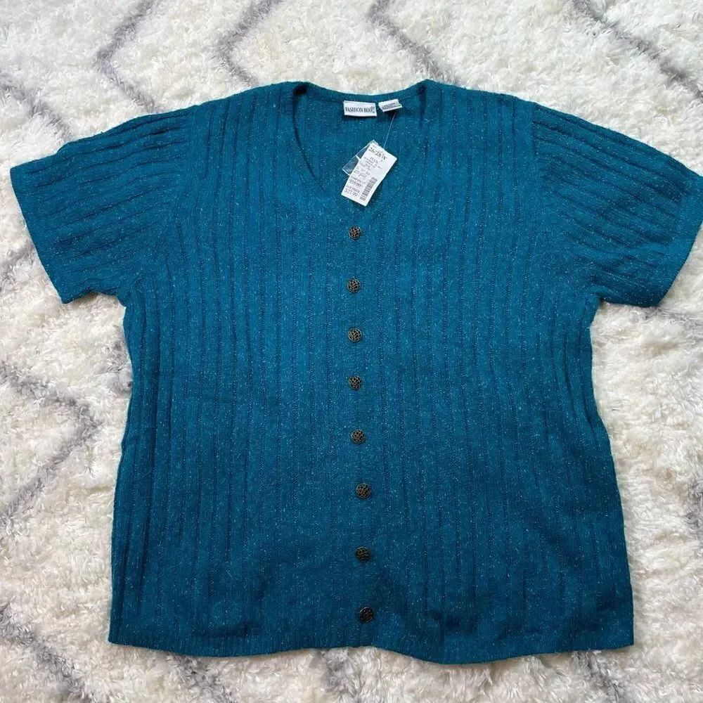 Fashion bug button up  - Picture 2 of 5